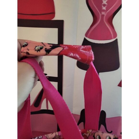 NWT 20" wheeled Betty Boop pink carry on - Picture 5 of 6